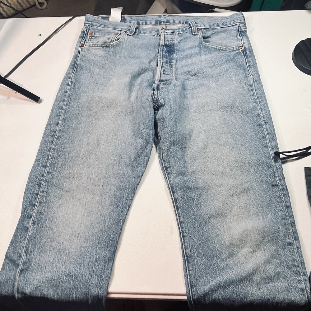 Levis Mens 501 '93 Jeans Mens 36x30 Blue Light Wash Straight Button Fly EUC - Picture 4 of 10